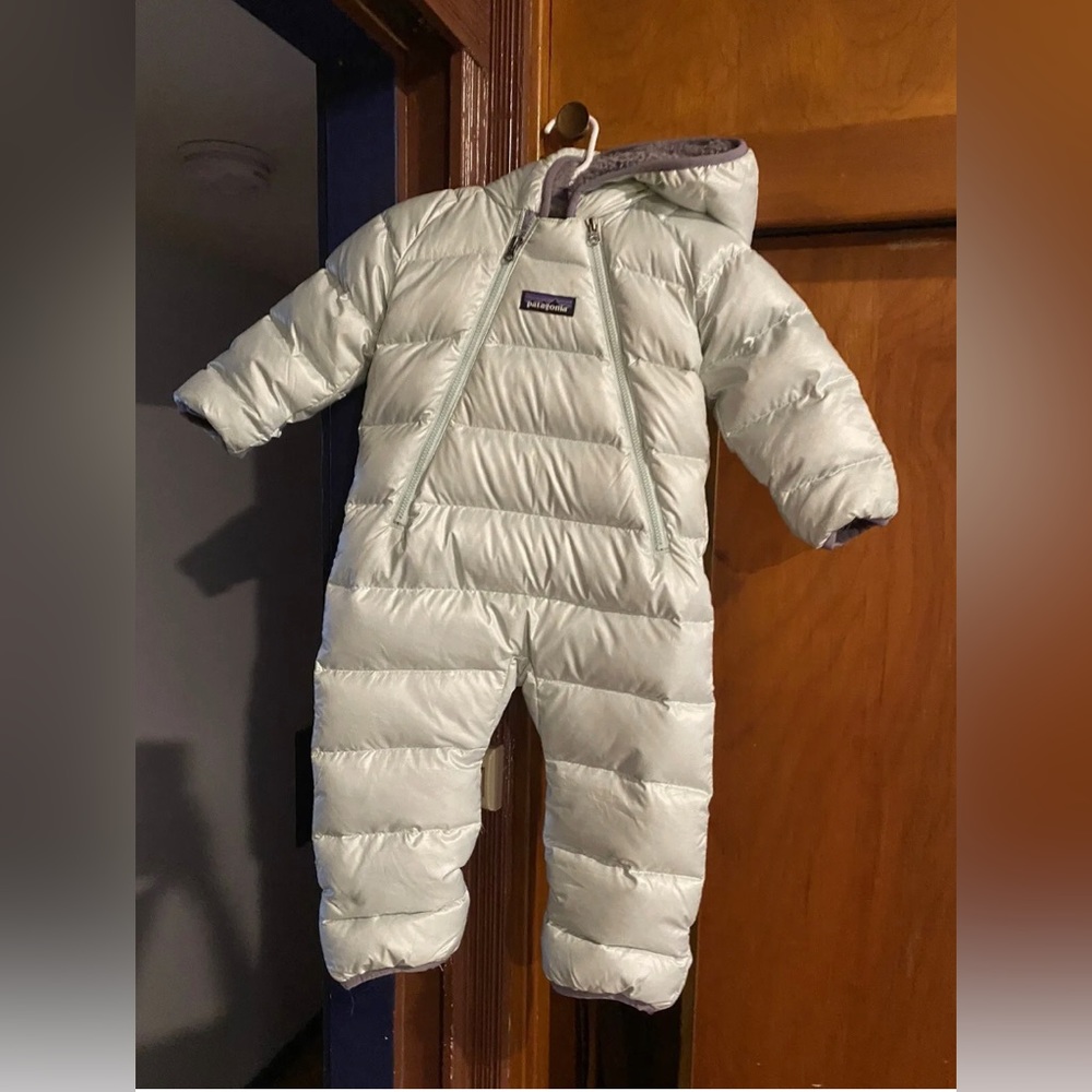 Patagonia Baby Snowsuit Size 3-6 months - Infant Hi-Loft Down. Fit is very large
